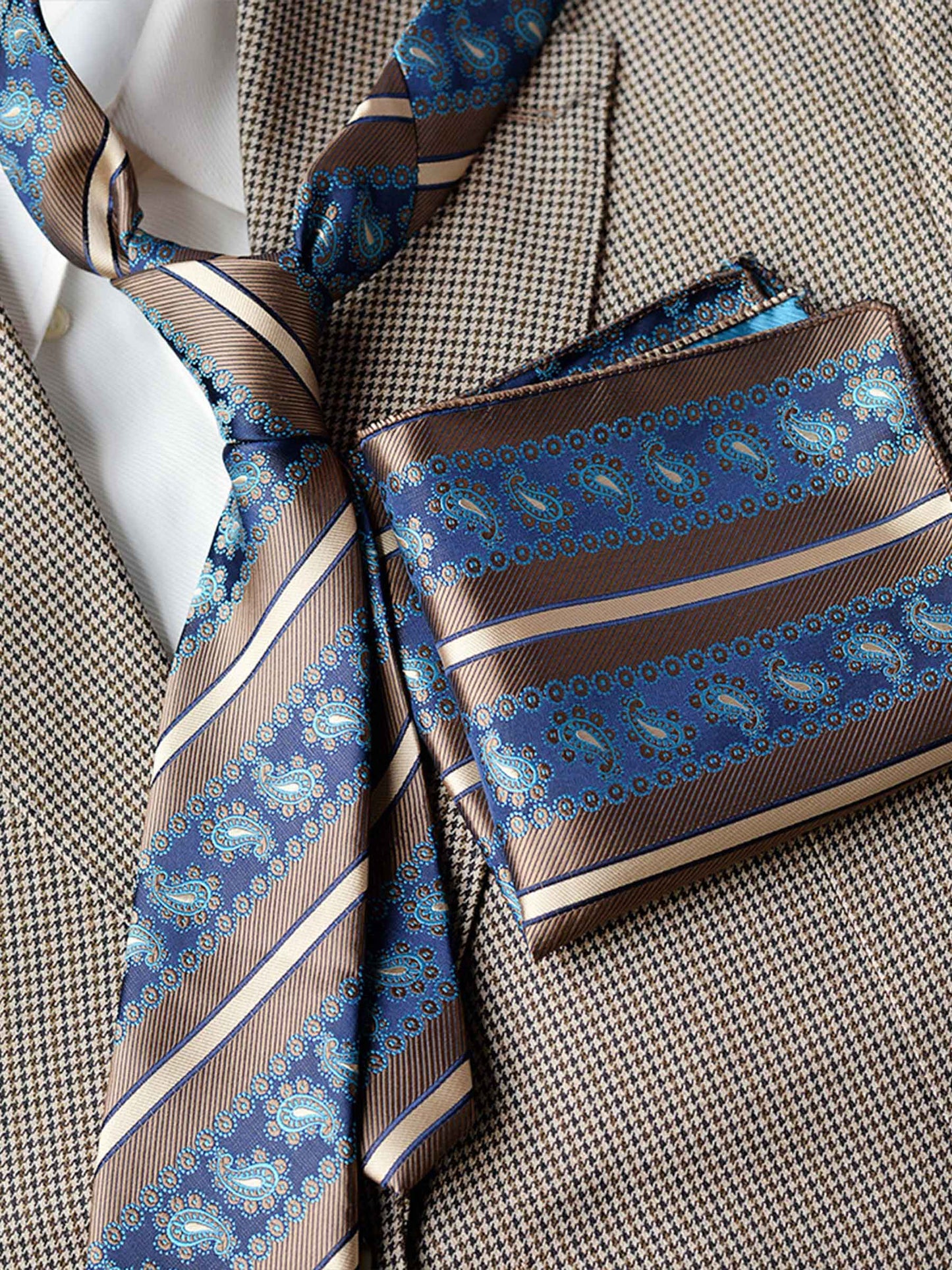 Modern Men's Patterned Tie and Pocket Square Set